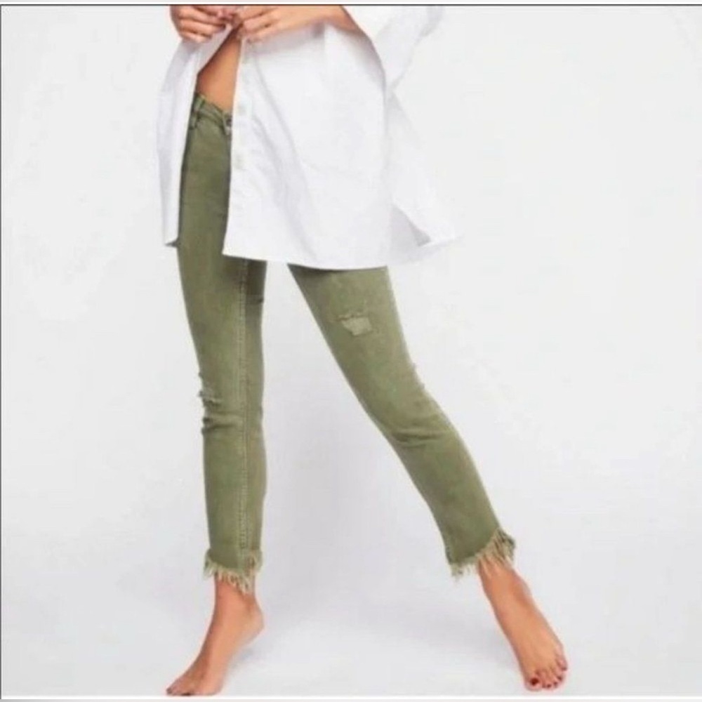 Free People Chic Bohemian Green Frayed Ankle Cropped Jeans Relaxed Stretchy